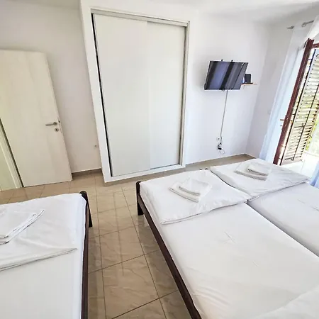Apartment In Fuer 3 Personen Mit Balkon By Interhome Crikvenica