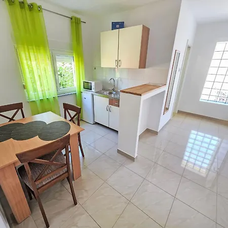 Lägenhet In Fuer 3 Personen Mit Balkon By Interhome