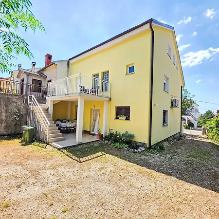 In Fuer 3 Personen Mit Balkon By Interhome Apartment